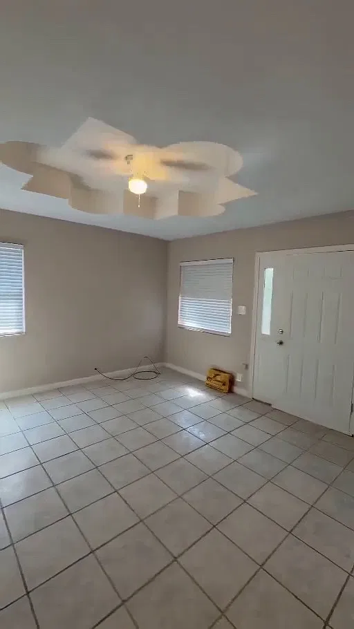 3 bed, 936 sqft, $1,400 — Photo 2