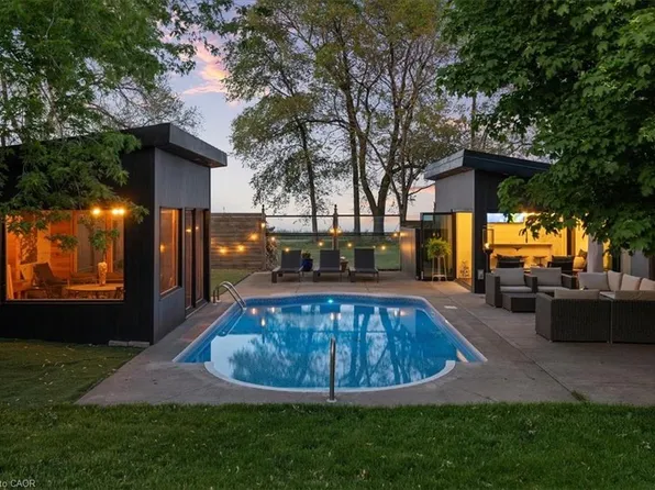 573 Beach Blvd, Hamilton, ON L8H 6X8