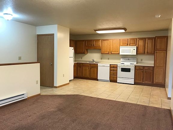 3rd image of 930-940 Linden Dr #940-202