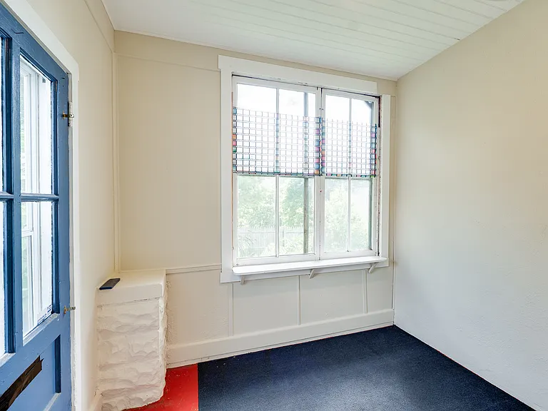 54 Montgomery Ave — Photo 14