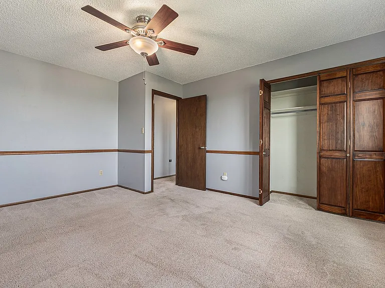 930 Point Of The Pines Dr — Photo 16