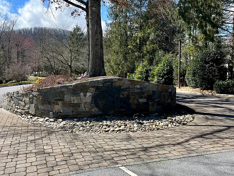 Entrance to the Oaks
