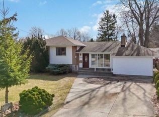 1073 Gurd St, Sarnia, ON N7S2G7