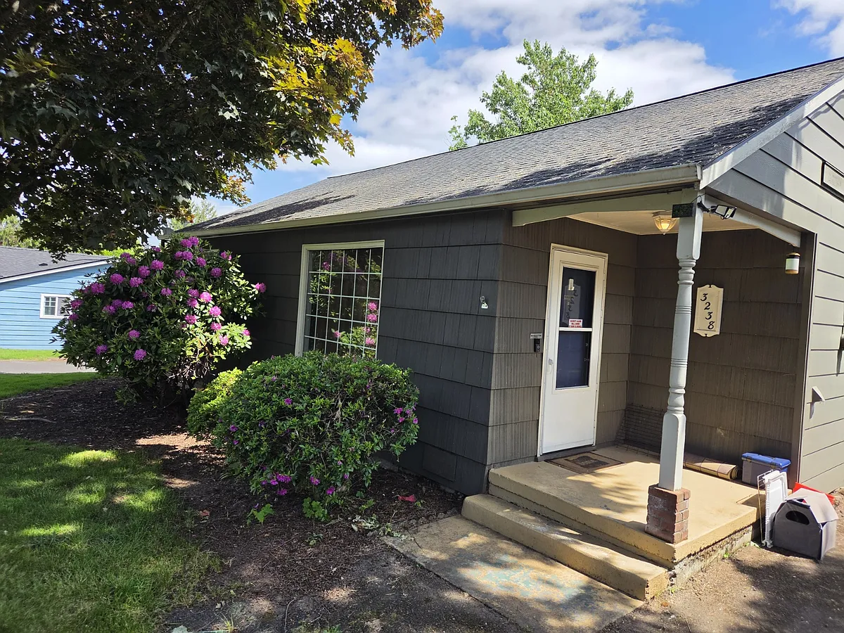 Front Porch - 3238 Hulsey Ave SE