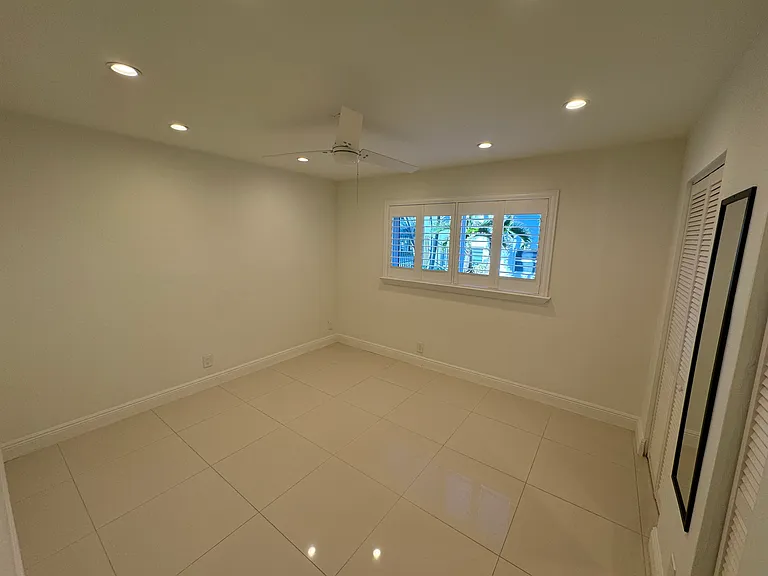 1001 SE 16th St #4 — Photo 13