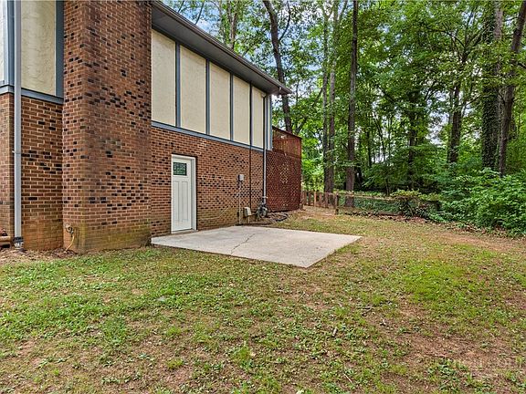 5th image of 1106 Kelwyn Lane