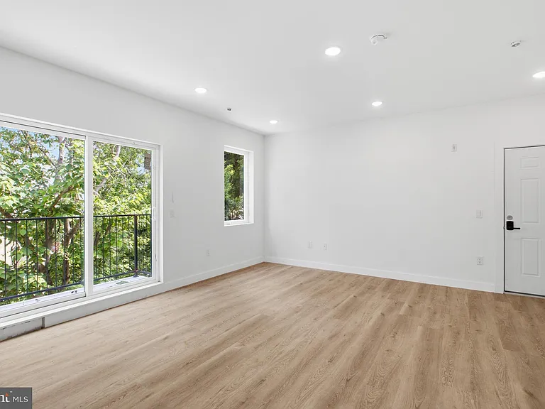 613 N Brooklyn St #10 — Photo 5