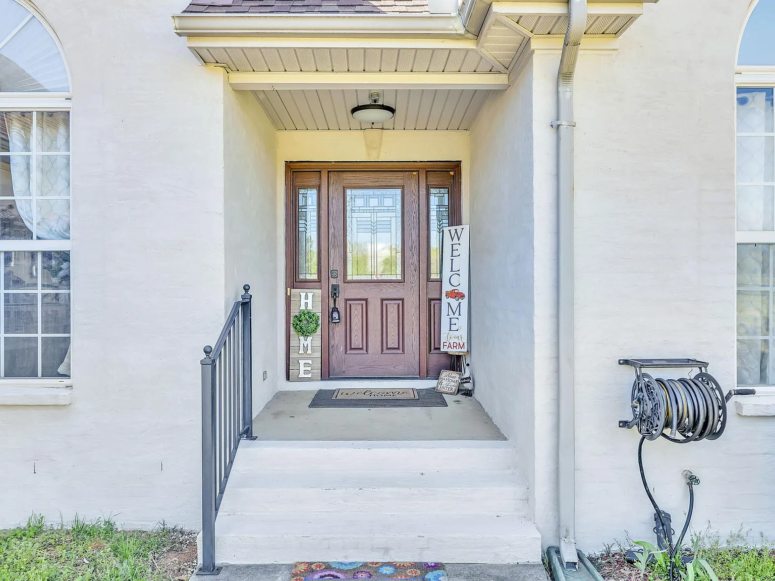 4 bed, 2.5 bath, 2200 sqft, $7,000 — Photo 3