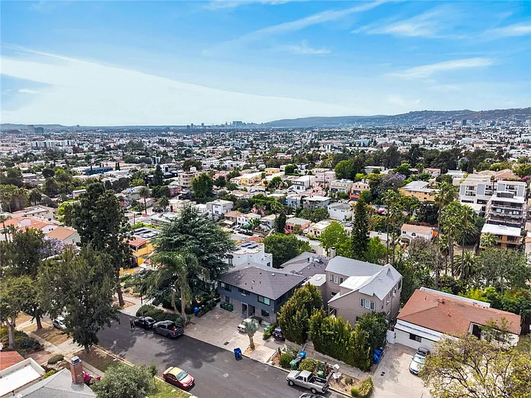 901 Micheltorena St — Photo 37
