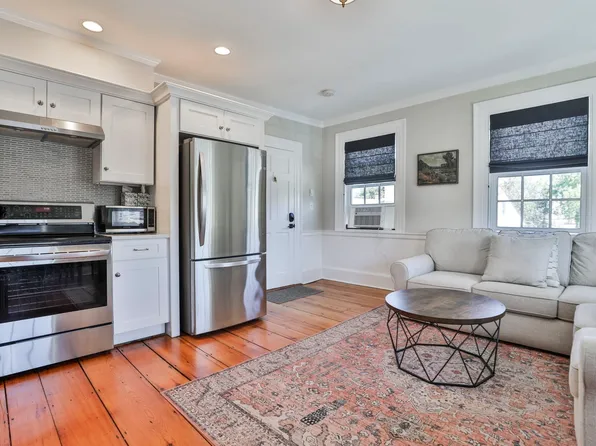 2 Court St #3, Newburyport, MA 01950