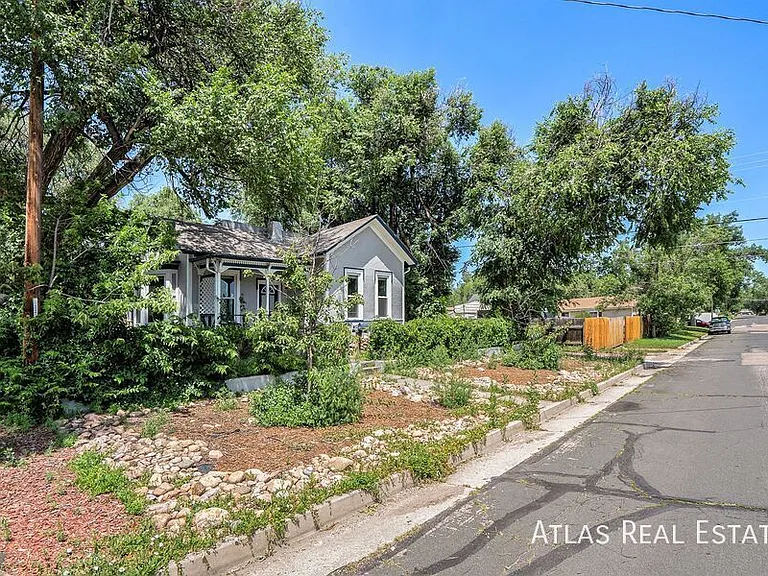 1916 E Monument St — Photo 1