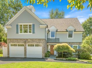 16 Park Ln, New Canaan, CT 06840