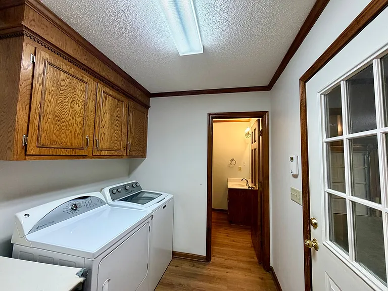 741 Henderson St — Photo 7