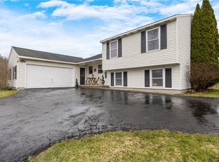 8346 Sextant Dr, Baldwinsville, NY 13027