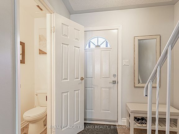 4th image of 166 Southdale Rd W #140