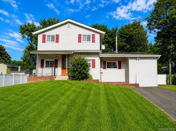 19 Balin Ave, South Setauket, NY 11720