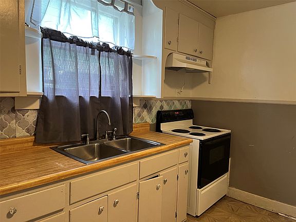 5th image of 124 Squires Ave #1
