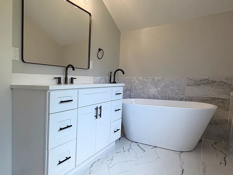 3001 E Union St — Photo 11
