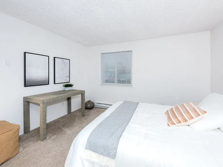 Fox Pointe — Photo 14