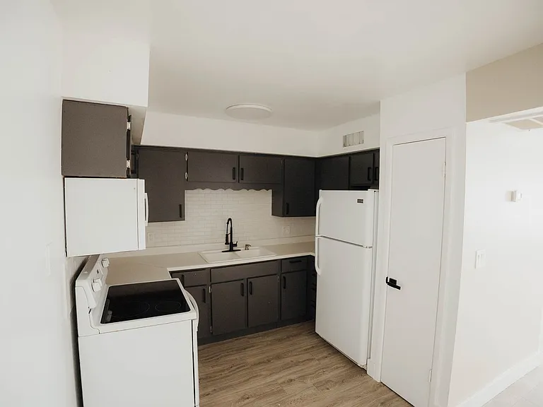 The Apache Village Apartments — Photo 30
