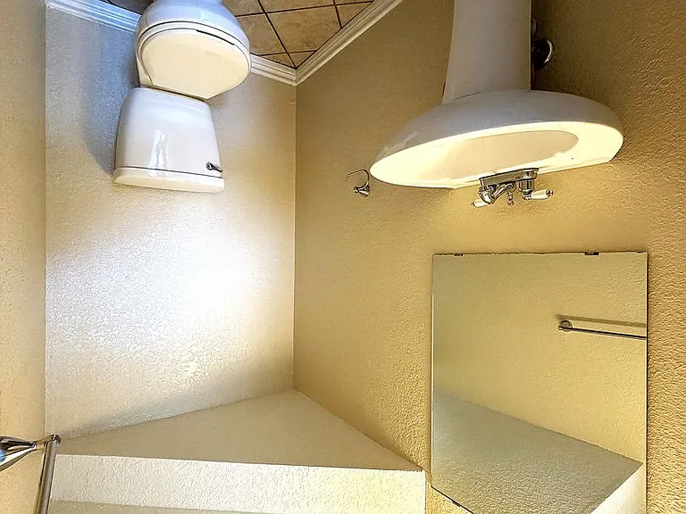 2302 Wales Cir — Photo 5