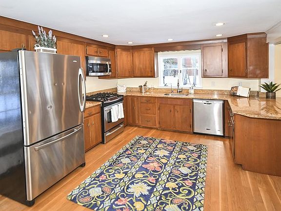 2nd image of 48 Tyng St