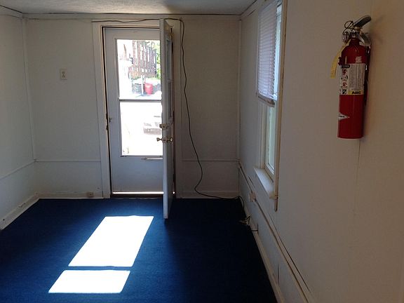 3rd image of 615 N Woodlawn Ave #1