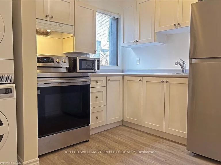 76 Wentworth St S #2 — Photo 11