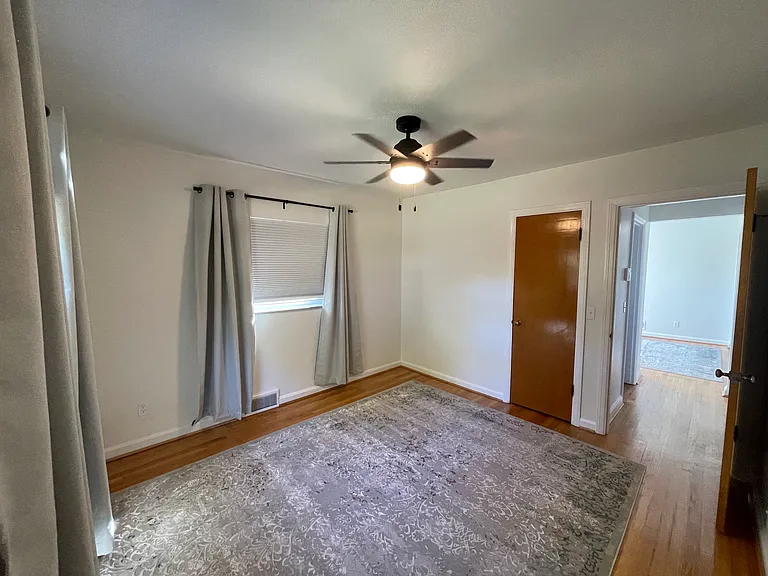 5622 Vogel Rd — Photo 36
