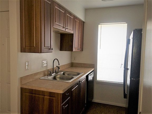 5th image of 3615 Elliott Dr #A