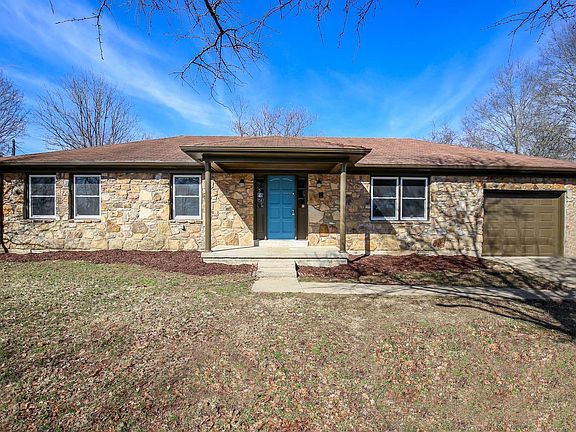 5th image of 421 Oak Dr