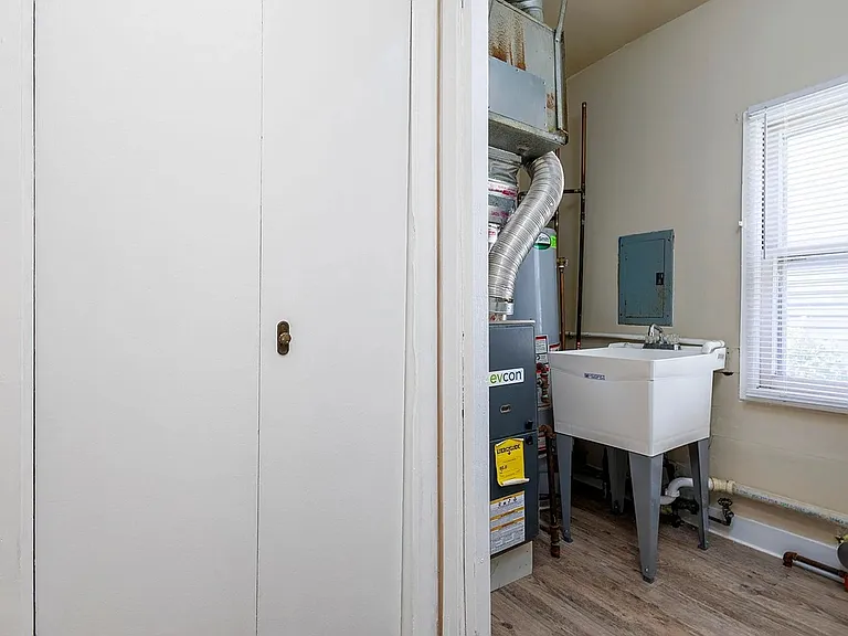 25539 Packard St — Photo 21