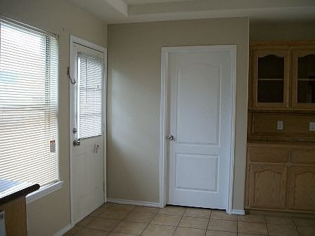 5th image of 1925 W Western Dr APT 3