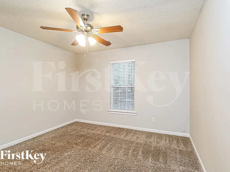 110 Waderich Ln — Photo 12
