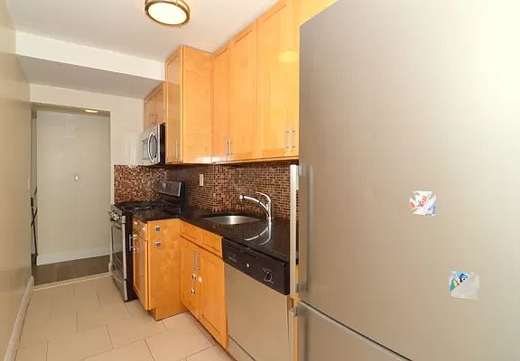 5th image of 201 E 36th St APT 15F