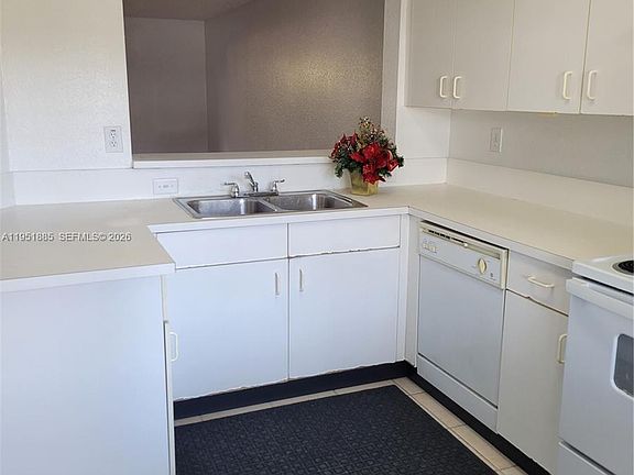 4th image of 12055 SW 140th Ter #7-20