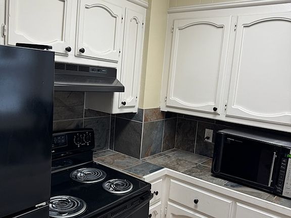 3rd image of 1630 Romney Dr #A