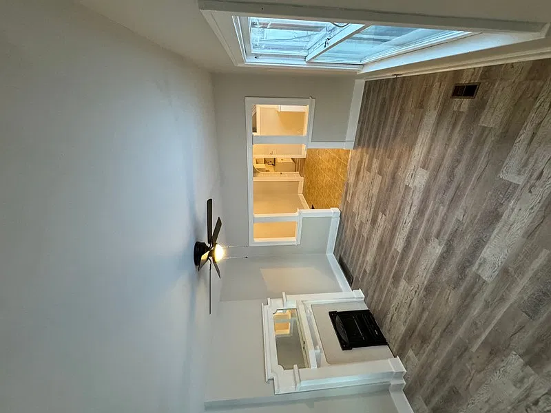 3 bed, 1.0 bath, 2576 sqft, $950 — Photo 2