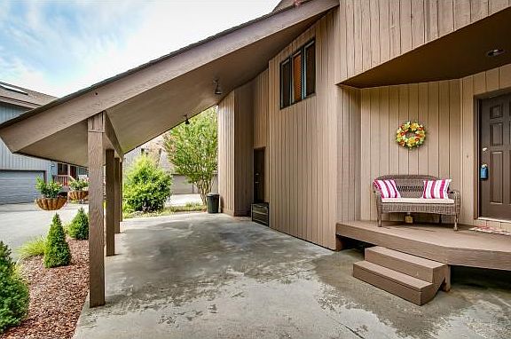 2nd image of 304 Crestview Ct