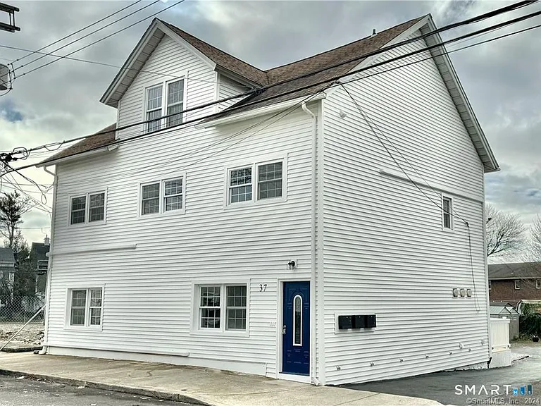 37 Village Rd #1 — Photo 11