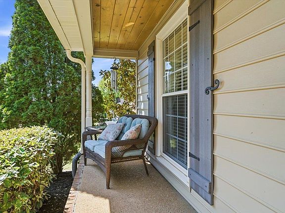 3rd image of 361 Meadow Way Cv