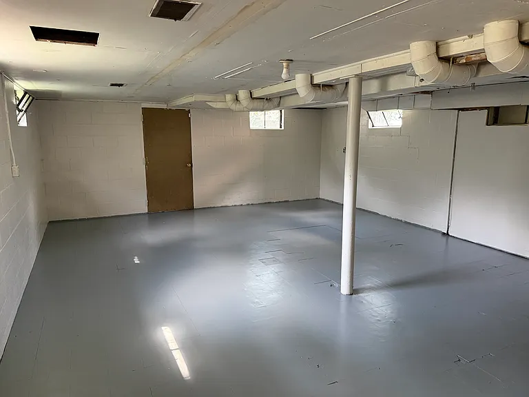 243 Rockwell St — Photo 17