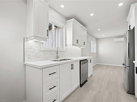 4th image of 1180 Union St
