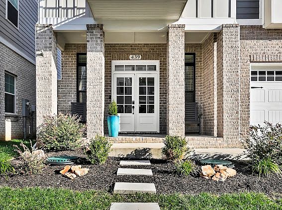 4th image of 439 Centre St