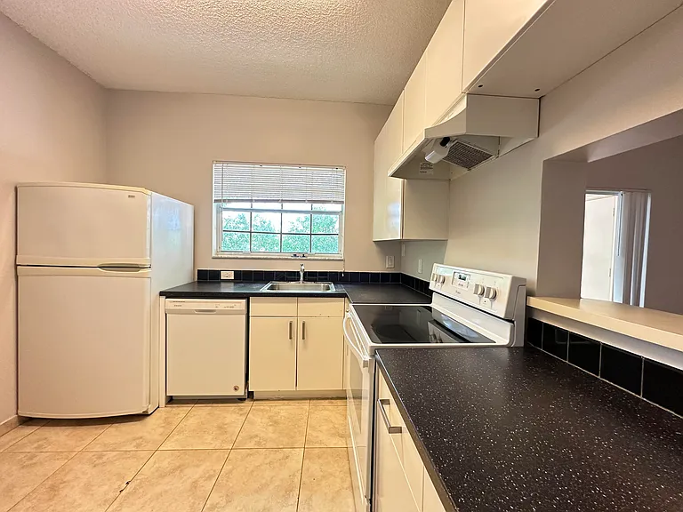 641 Cypress Lake Blvd #P — Photo 2