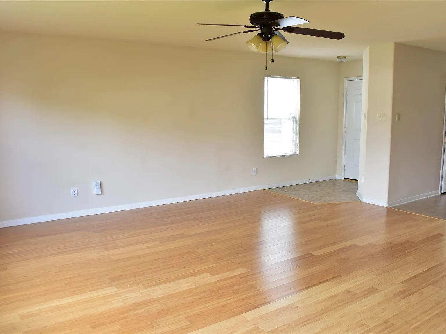 4 bed, 2.5 bath, 2460 sqft, $2,100 — Photo 4