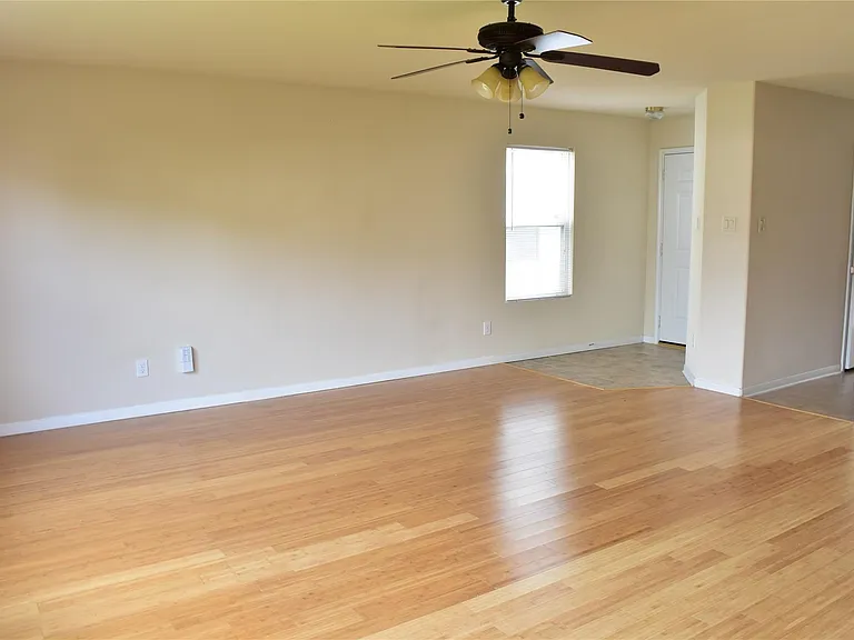 3610 Barkers Crossing Ave — Photo 4