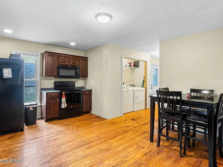 99 Olympia Dr — Photo 2