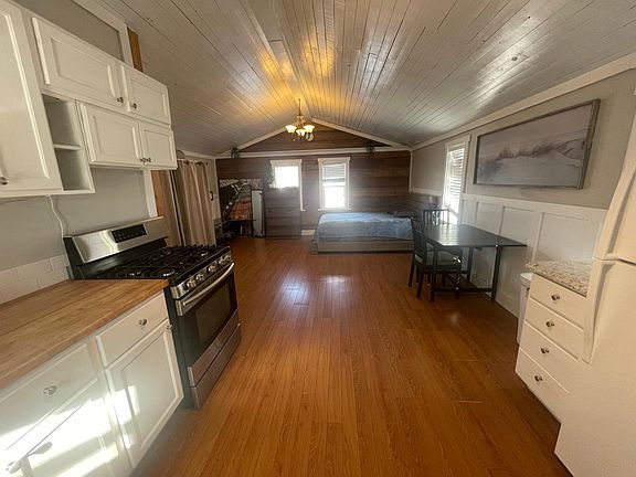 New window where the picture is on the right wall.