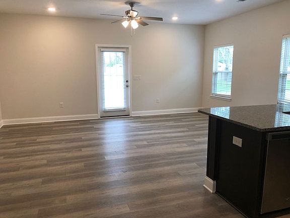 3rd image of 816 Fairview Dr Unit 2